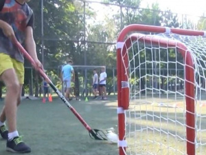 Регби и хоккей на траве: в Мариуполе осваивают новые виды спорта (ВИДЕО)
