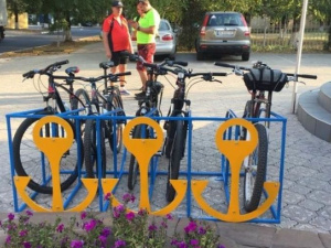 «Умные» остановки и велопарковки: мариупольцы могут выбрать, какие проекты реализуют в городе