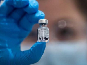 Украина ожидает поставку 117 тысяч доз вакцины Pfizer