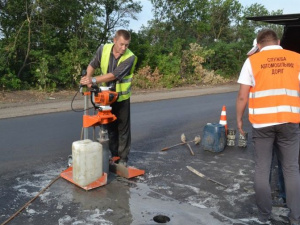 На трассе Мариуполь – Запорожье проверяют качество нового покрытия (ФОТО)