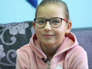 «Ми плакали — наша дитина почула звуки!»: Дарина з Харківщини отримала сучасні слухові апарати від Фонду Ріната Ахметова