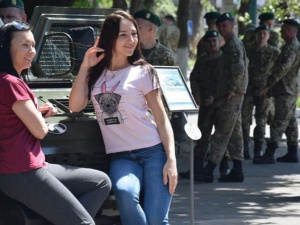 Боевая техника и рукопашный бой: в Мариуполе отметили День пограничника (ФОТО+ВИДЕО)
