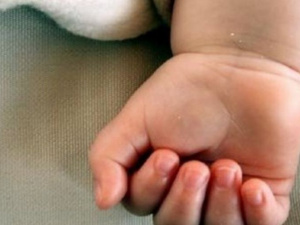 Цена халатности: маленький ребенок умер в судорогах в мариупольской больнице