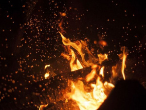 В Мариуполе ночью загорелся магазин