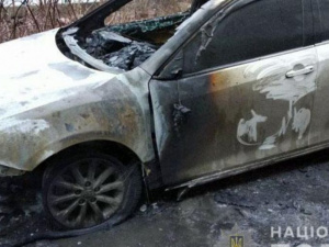 В Донецкой области сожгли машину секретаря горсовета (ФОТО)