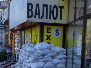 Від валюти "скрєпи" іржавіють: окупанти у Донецьку закрили всі обмінники 