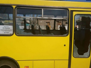 В Мариуполе нетрезвый пассажир разбил окно маршрутки (ФОТО)