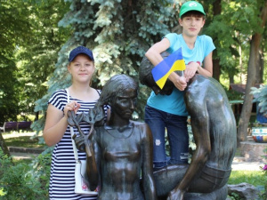 Мариупольские юные экологи поехали набираться опыта в лучшие дендропарки Украины (ФОТО)