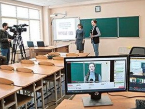 Стихи онлайн и виртуальные учителя: как мариупольские школьники обучаются во время карантина? (ВИДЕО)