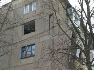В Авдеевке рушится многоэтажка, поврежденная снарядом: людей экстренно отселяют