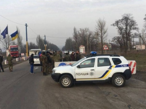 В Донецкой области снова напали на блокпост: пострадал полицейский (ВИДЕО)