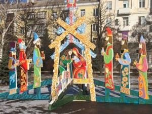 В Краматорске установили необычный рождественский вертеп