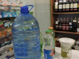 В магазинах Мариуполя продолжают выявлять алкоголь сомнительного происхождения