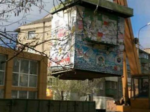 В Мариуполе демонтировали незаконную торговую точку мистера «Икс» (ФОТО)