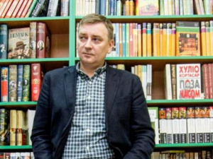 В Мариуполе Евгений Положий презентовал книги о войне на Донбассе