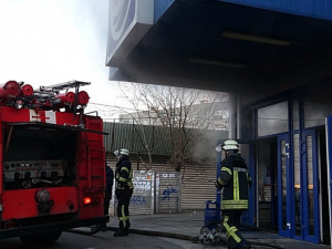 В Мариуполе горел супермаркет (ФОТО)