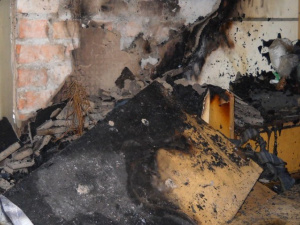 В Мариуполе на пожаре спасен человек (ФОТО)
