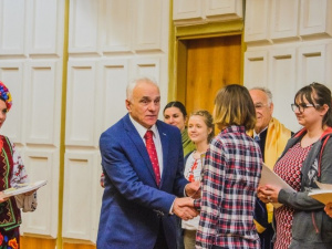 В Мариуполе назвали лучших знатоков новогреческого языка и вручили именные стипендии и дипломы  (ФОТО)