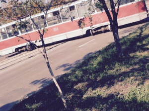 В Мариуполе трамвай «поссорился» с рельсами и стал поперек дороги (ФОТО) (ДОПОЛНЕНО)