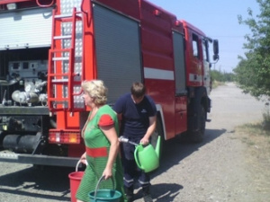 Спасатели доставили воду в северные города Донецкой области