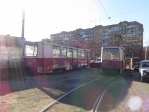В центре Мариуполя с перекрестка Казанцева и Соборной уберут трамвайное кольцо? (ФОТО)