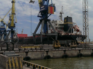 Из-за неспособности «Укрзализныци» мариупольские металлурги вынуждены доставлять сырье каботажными судами