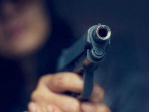 В Мариуполе мужчина устроил стрельбу: есть пострадавшие