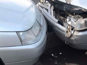 В Мариуполе столкнулись два ВАЗа, водителя и пассажирку госпитализировали