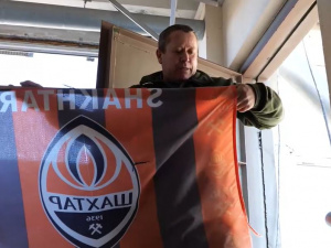 Врятований прапор гірників з Авдіївки сьогодні винесуть на поле перед матчем "Шахтар" - "Полісся"