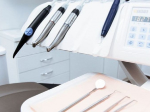 Военные врачи в Мариуполе предлагают жителям бесплатную стоматологическую помощь