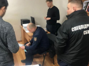 В Донбассе чиновник обманул пожилую женщину, присвоив около четверти миллиона гривен