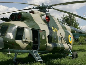 Военный вертолет доставил двух украинских военных из Мариуполя в Днепр