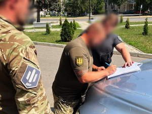 На хабарі викрито воєнкома та працівника поліції на Донеччині