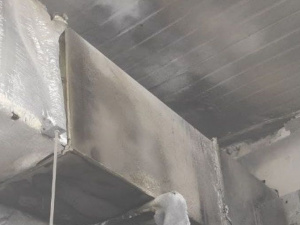 Две пожарные машины ночью тушили пожар в мариупольском кафе «Культ»