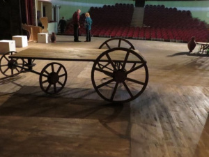 Дождались! После всех перипетий в театре Мариуполя появилась новая сцена