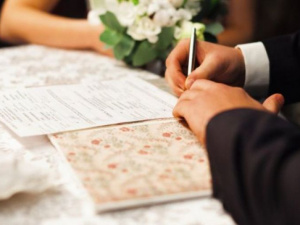 Мариупольцы могут жениться, развестись и сменить имя в ЦПАУ: Центр расширяет перечень услуг
