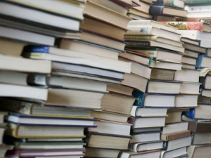 Мариупольских школьников пообещали обеспечить новыми учебниками к сентябрю