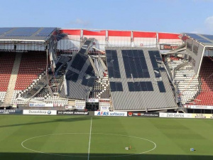 На стадионе, где должен был играть ФК «Мариуполь», обвалилась крыша (ФОТО)