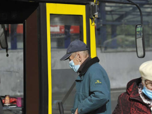 Вернут ли для невакцинированных пенсионеров Мариуполя бесплатный проезд?