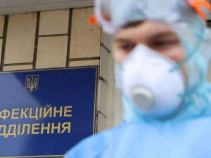 Почти три тысячи человек заболели коронавирусом в Украине за сутки