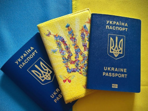Отримати паспорт без ВЛК і ТЦК: що змінилося для військовозобов’язаних за кордоном
