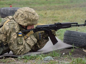 В Донбассе противник 15 раз обстрелял украинские позиции, - штаб