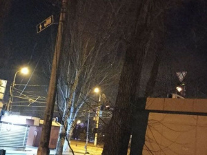 В Мариуполе оборванный кабель угрожает жителям (ФОТОФАКТ)