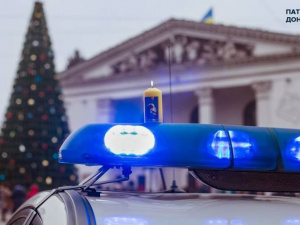 В преддверии Рождества полицейские Мариуполя патрулировали город с Вифлеемским огнём (ФОТО)