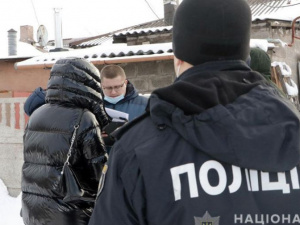 В Мариуполе россиянин до смерти избил мать своей сожительницы и прятал ее тело за тумбочкой