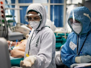 В Мариуполе COVID-19 за сутки выявили у более 700 человек, десятки жителей госпитализированы