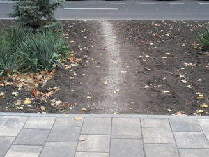 Нам так удобнее: в Мариуполе просят вернуть пешеходные дорожки