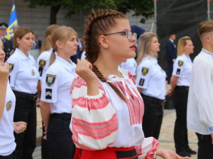 Мариупольцы «продекламировали» стихотворение на языке жестов перед Порошенко (ФОТО)