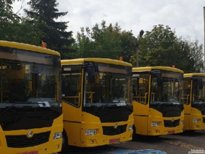 Поселки Мариупольского района получили новые школьные автобусы
