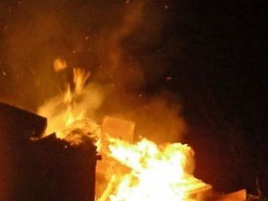   «Эпидемия» воровства и поджогов: В Мариуполе евроконтейнеры бросают под поезда и сжигают